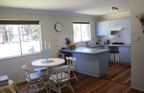 Wandandian Cottage | Finchley, Wandandian NSW - pets welcome