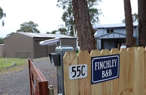 Wandandian Cottage | Finchley, Wandandian NSW - pets welcome