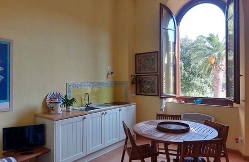 Cavo Apartment | Finely furnished apartment with direct access to the sea