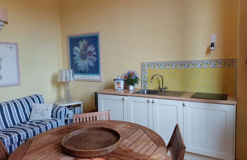 Cavo Apartment | Finely furnished apartment with direct access to the sea