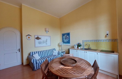 Cavo Apartment | Finely furnished apartment with direct access to the sea