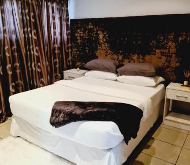 Wynberg Apartment | Finna's lovely 1-bedroom open plan vacation home.