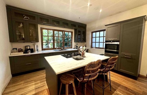 St. Genesius-Rode Villa | "Fire & Grill Hideaway: A Cozy Retreat with BBQ and Fireplace"