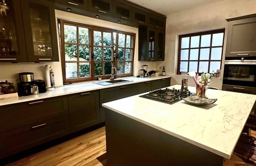 St. Genesius-Rode Villa | "Fire & Grill Hideaway: A Cozy Retreat with BBQ and Fireplace"