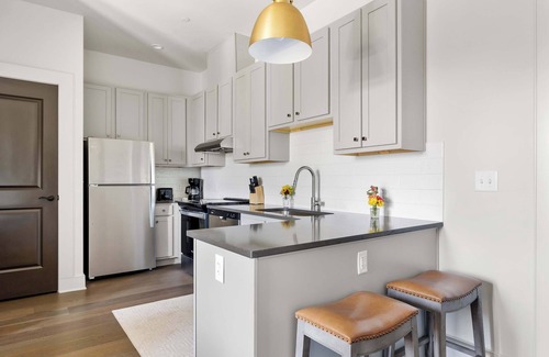 Cannonborough Elliotborough Condo | Fire Tower | King Suite w/Rooftop Lounge Access