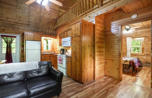 McArthur Cabin | Fireflies Hollow | Couples Cabin with a pond