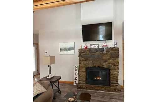Great Valley Ski Chalet | Firefly Chalet in Ellicottville, NY