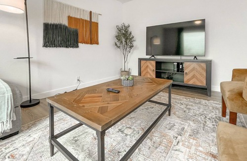Highland Park House | Firepit & 3 Miles to Riverwalk - Tropical At Topeka