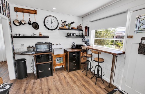 Raymond Island Cottage | Fishermans Cottage: Delightful Stone cottage situated on McMillan Straight