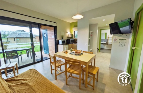 Villiers-Charlemagne Cottage | Fishing Chalet with Private Dock, Terrace, BBQ, WiFi & Kid-Friendly Amenities for 4-6 People