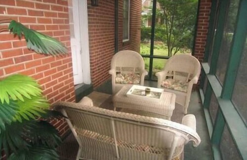 Bancroft Parkway House | Five Star Accommodations