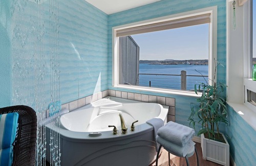 Historic Bayfront Apartment | Five studios in a bayfront lodge w/ gas fireplaces & jetted tubs - near beach!
