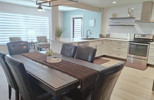 South Venice House | Flamingo by the Sea Cozy Spacious Modern 5 min to Beach Video Tour Sleep up to 10