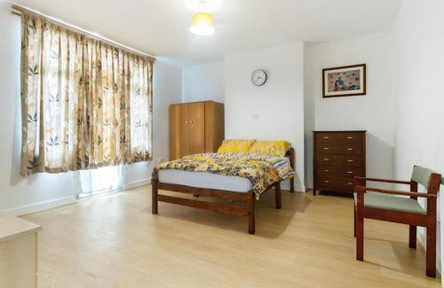 Tokyngton House | Flams 4