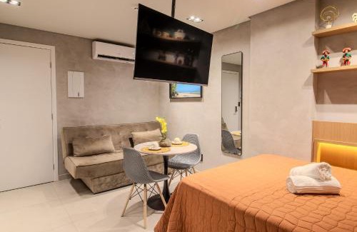 Jardim Oceania Apartment | Flat a 50m da praia, com cozinha, estacionamento, recepção 24h, academia, lavanderia, Wi-Fi, Rooftop com piscina, churrasqueira e vista incrível