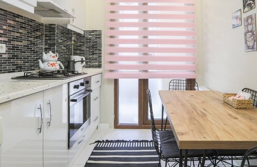 Kucukcekmece Apartment | Flat Close to Shopping Malls in Kucukcekmece