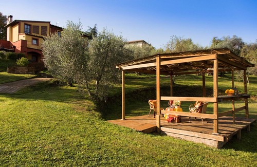 Lari Apartment | Flat in Lari, A/C, terrace, pool, restaurant, Wi-Fi, close to the village, ne