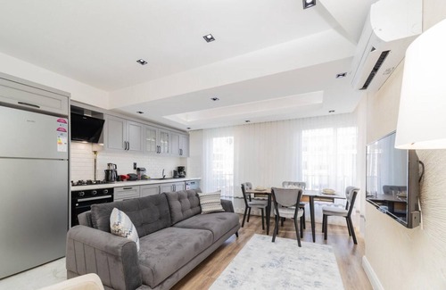 Konyaalti Apartment | Flat with Balcony and Shared Pool 6 min to Beach