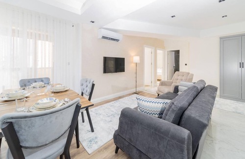 Konyaalti Apartment | Flat with Balcony and Shared Pool 6 min to Beach