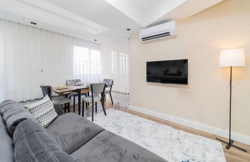 Konyaalti Apartment | Flat with Balcony and Shared Pool 6 min to Beach