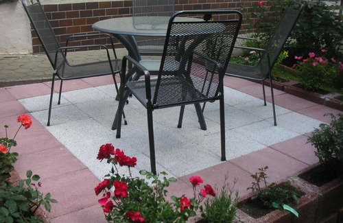 Goessweinstein Apartment | Flat with garden, barbecue and terrace