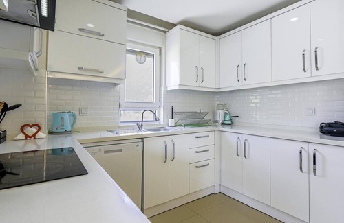 Konyaalti Apartment | Flat with Mountain View and Balcony in Antalya