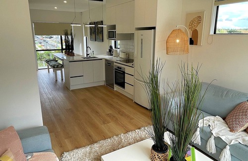 Flat Bush House | Flatbush Holiday Accommodation, 3 Bedroom Town House WH2 | Apartment