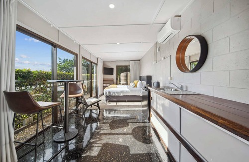Flaxton House | Flaxton Garden Home with Spectacular Coastal Views