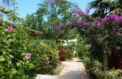 La Digue House | FLER KOKO bungalow in Coconut du Rocher 5 minutes from beaches