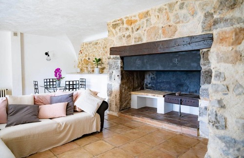 Fayence House | Fleur de Lys Fayence