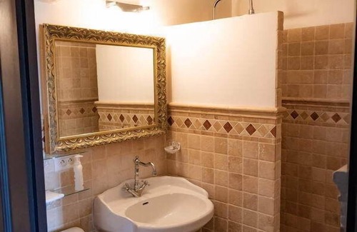 Fayence House | Fleur de Lys Fayence