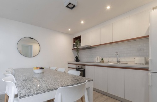 Chacarita House | Fliphaus + Loyola 1500 'B' - 3 Bd Pool & BBQ