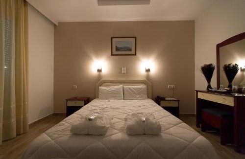 Lokroi House | Flisvos Rooms