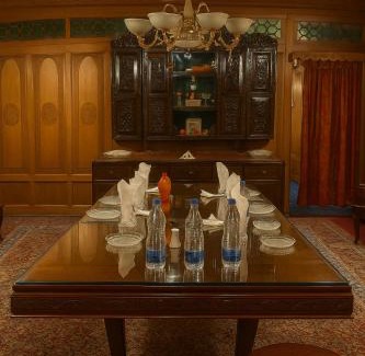 Dal Lake Apartment | Floating Luxury Group Of Houseboats