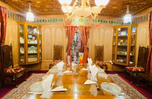 Dal Lake Boat Rental | Floating Shanghai group of houseboats