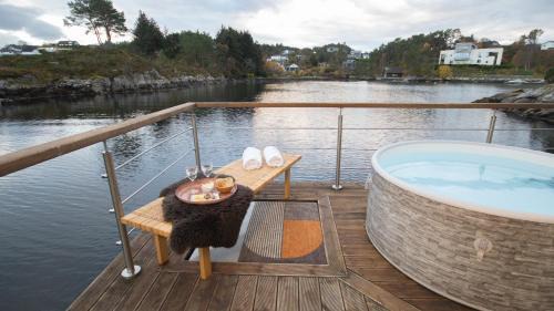 Nautnes Boat Rental | Floating Villa Bergen