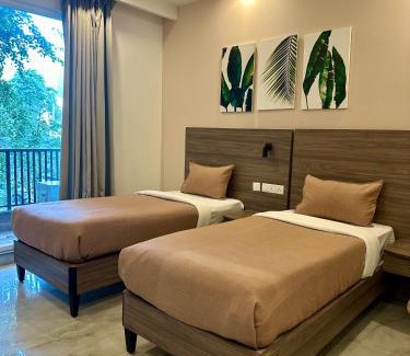 DLF City Hotel | Flock Hotel I Golf Course Road Near Dlf Phase 1 Metro station I Gurugram