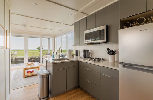 Fort Howard Boat Rental | FLOHOM 14 Luxury Houseboat with Chesapeake Bay Panoramic Views