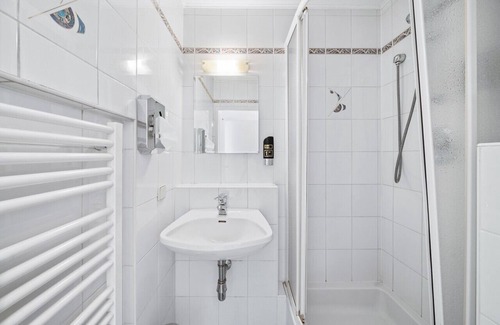 Schottenfeld Apartment | Flora Collection 6 in Vienna