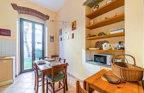 Oltrarno Apartment | Florence Quiet Apartment with Private Garden