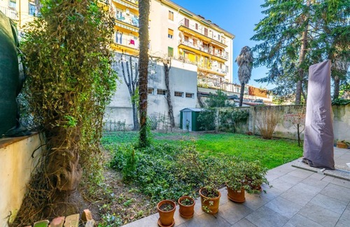 Oltrarno Apartment | Florence Quiet Apartment with Private Garden