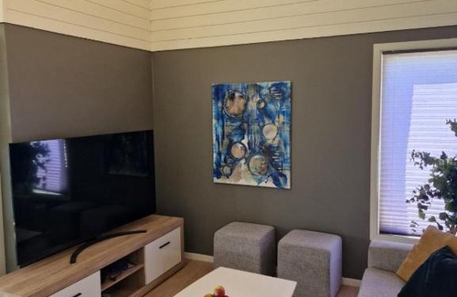 Arendal Villa | Flott enebolig med 4 soverom, 2 bad. Solrik terrasse