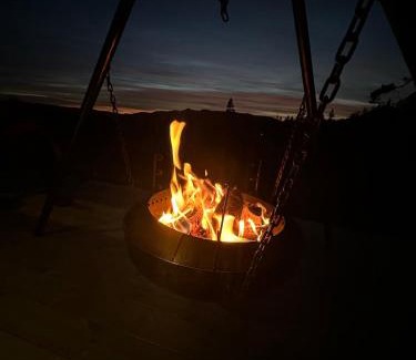 Rauland House | Flott moderne hytte i Holterdalen, 4 soverom, 2 bad, Jacuzzi, garasje