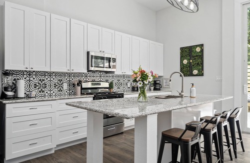 Montgomery House | Flower Box at Lake Conroe is a charming 3BR/8P with Gorgeous Outdoor Patio