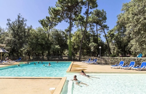 Saint-Trojan-les-Bains House | Flower Camping Monplaisir * - Mobil-Home Premium 30 m2 - 2 bedrooms - semi covered terrace - TV + CLIM + sheets + towels 4 people