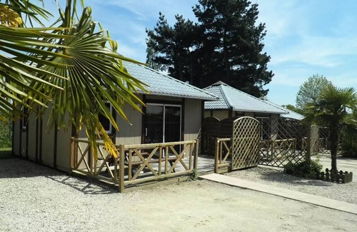 Taden Ski Chalet | Flower Camping International de la Hallerais * - Standard Chalet 35m² - 2 bedrooms + uncovered terrace 6 people