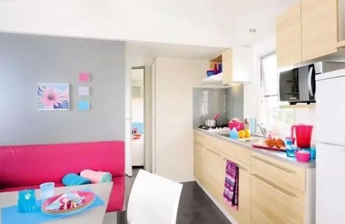 Yport House | Flower Camping La Chênaie * - Mobile home Standard Wood 24m2 2 bedrooms + semi covered terrace 18m2 + TV 4 persons