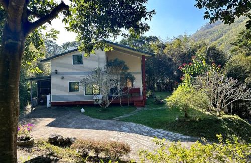 Jianshi Villa | Flower Field Terrace B&B