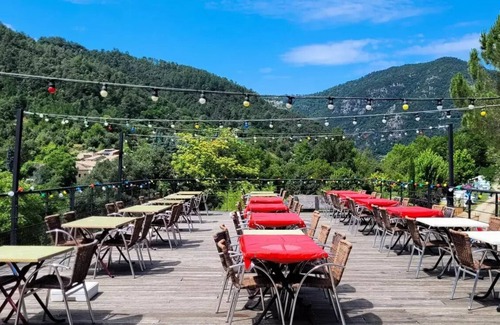 Les Ollieres-sur-Eyrieux House | Flower Camping Mas de Champel * - Mobile-Home Standard 32m2 - 3 bedrooms - Covered terrace - TV - Air conditioning 6 people
