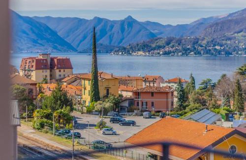 Perledo Apartment | Flower House with Lake View by Wonderful Italy